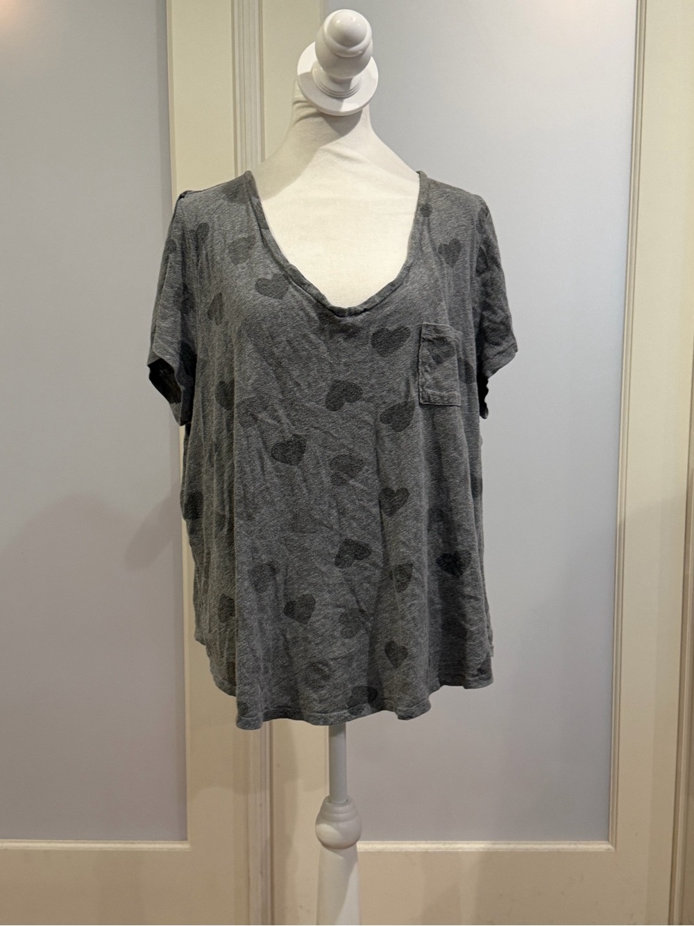 torrid Gray V-Neck Heart Print Pocket Tee